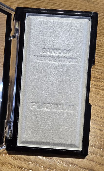 Rozświetlacz REVOLUTION kolor platinum
