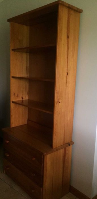 Conjunto Estantes com Garrafeira em pinho