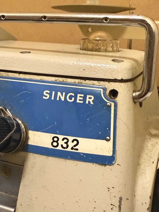 Máquina de Costura Profissional Singer 832U-027-7 - USADA