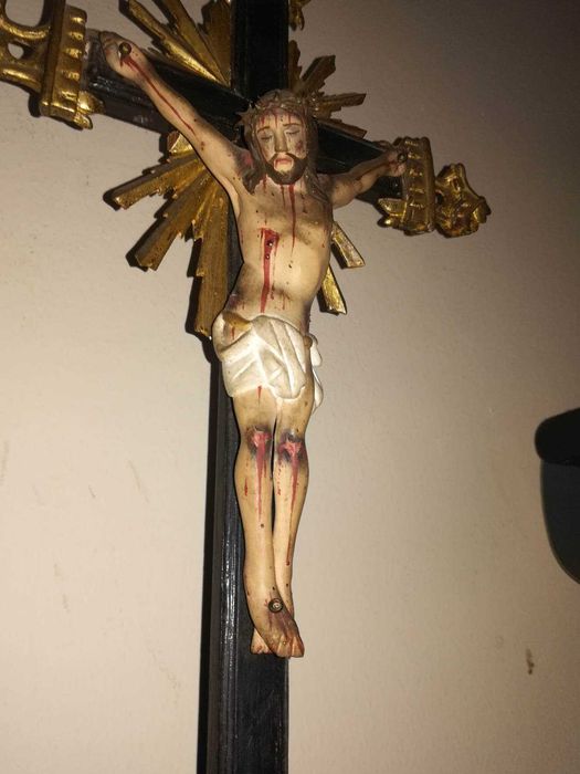 Crucifixo em madeira muito antigo