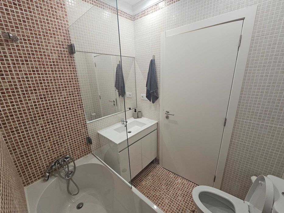 T2 c/ suite + Garagem Box p/ 2 Carros c/ Wallbox.