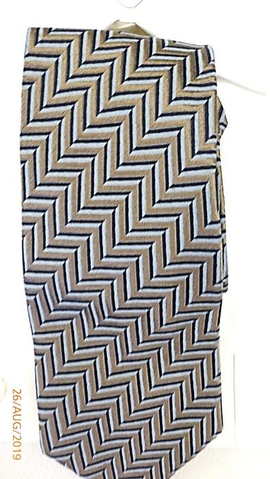 Gravatas de seda novas Preço é para UMA gravata