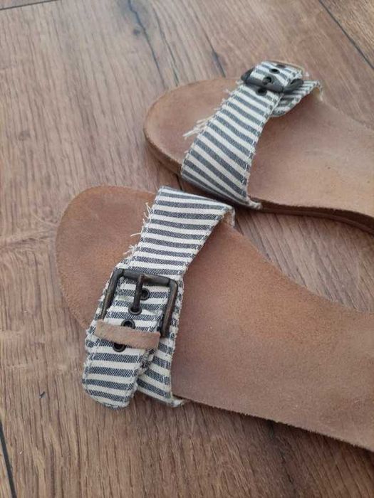 Klapki Pull & Bear 38 Z klamra