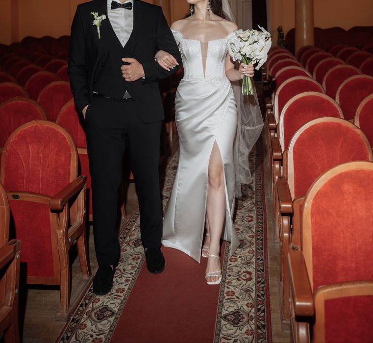 Продам весільну сукню