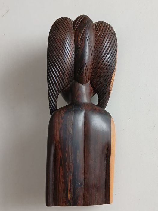 Estatueta africana de madeira