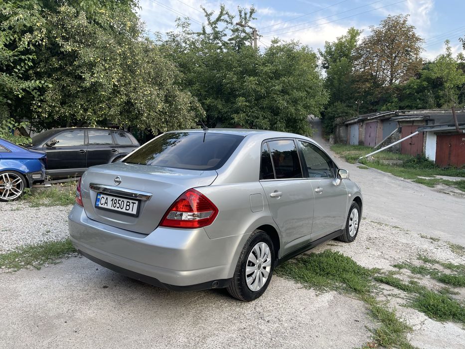 Продам Nissan Tiida АКПП 1.6 гбо  в класному стані