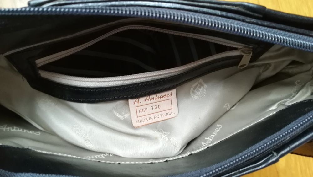 Mala a tiracolo em pele genuína "A. Antunes"