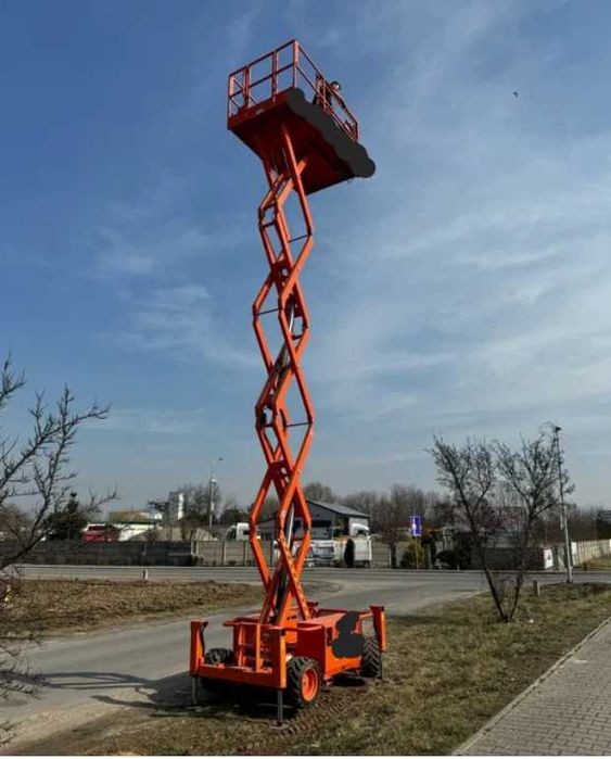 Podnośnik nożycowy zwyżka spalinowy SKYJACK SJ6832RT 2017 rok 12m