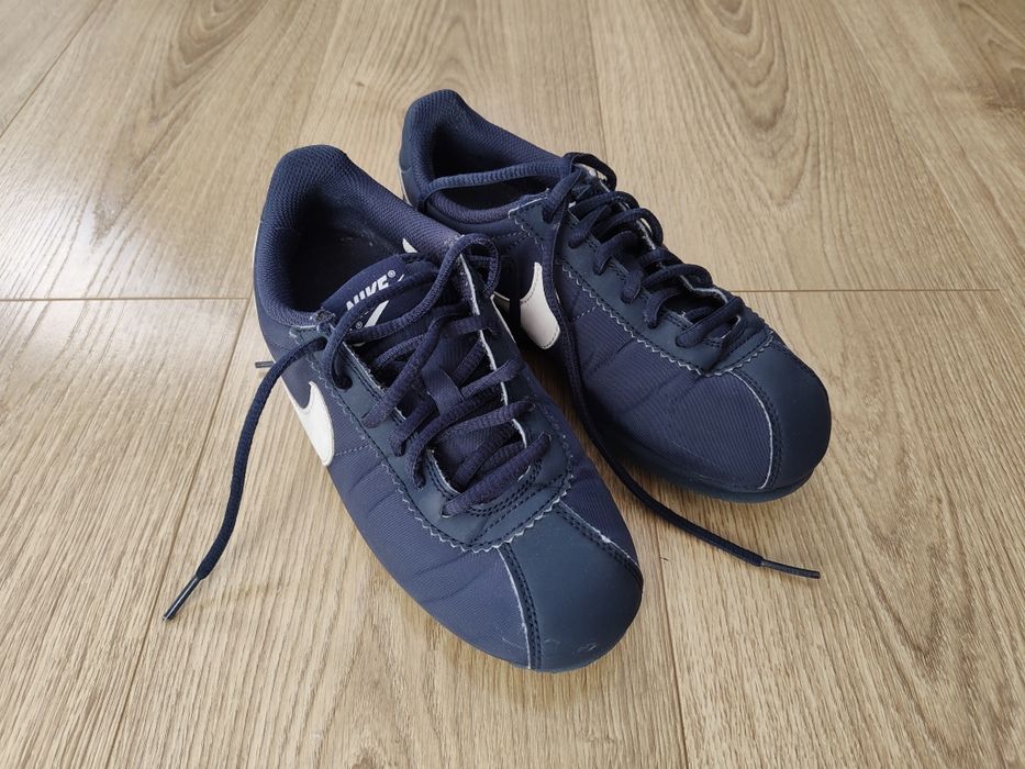 Damskie buty Nike w rozmiarze 36.