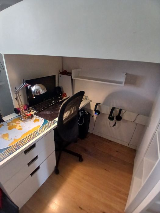Łóżko piętrowe IKEA SMÅSTAD z biurkiem