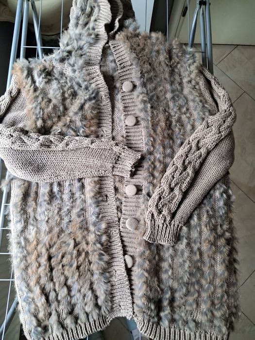 Sweterek rozpinany z lisem