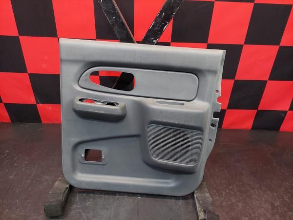 Forra porta / quartela trás direita MITSUBISHI L 200 Pick Up (K6_T, K7