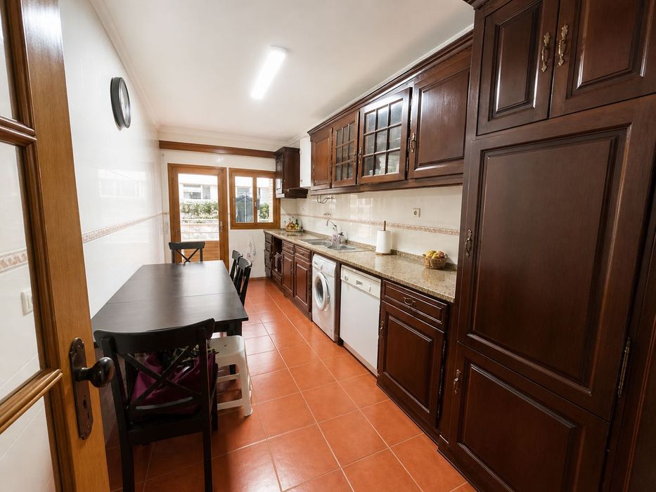 Apartamento T3 para arrendar R. Indepêndencia da Guiné