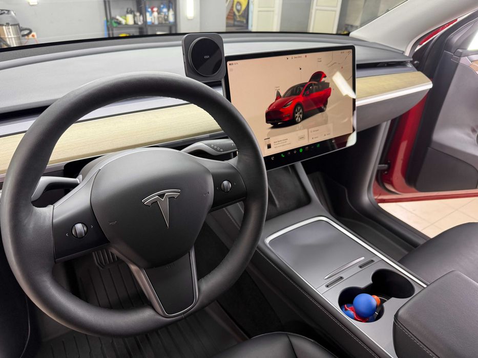Tesla model Y 2022 року long range, повний комплект, дотяжки дверей