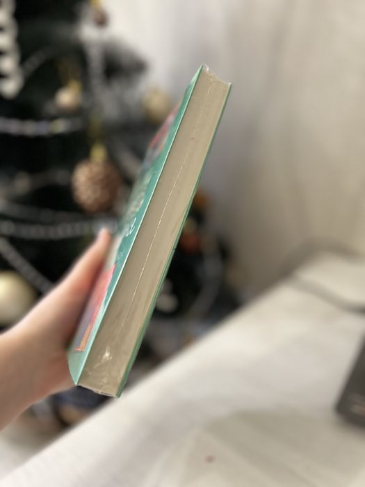 Нова книга Якби ж Різдво було щодня ( в плівці)