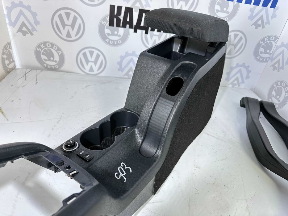Підлокітник Шкода Октавія А5 Подлокотник Skoda Octavia A5 консоль цент