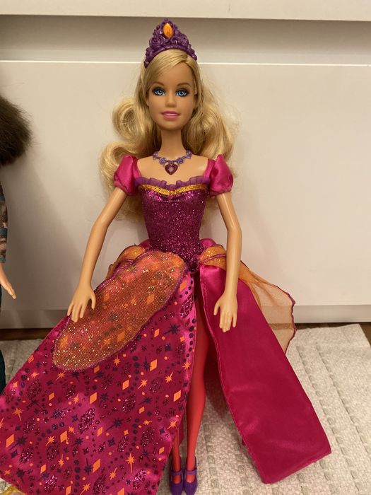 Bonecas Barbie e Ken