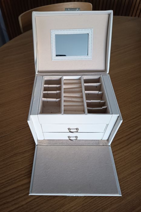 Guarda jóias branco