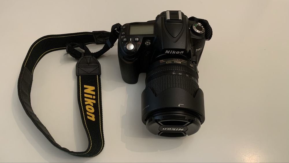 Nikon D90 дзеркальна фотокамера