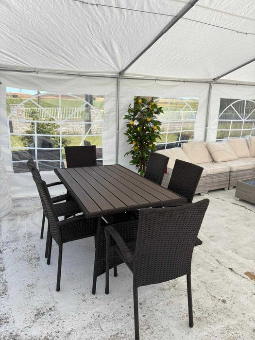 mesa com cadeiras