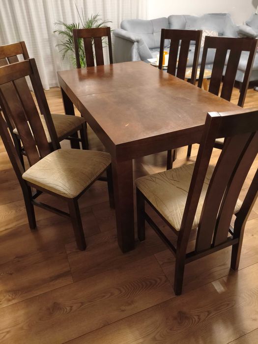 Stół rozkładany z 6 krzesłami