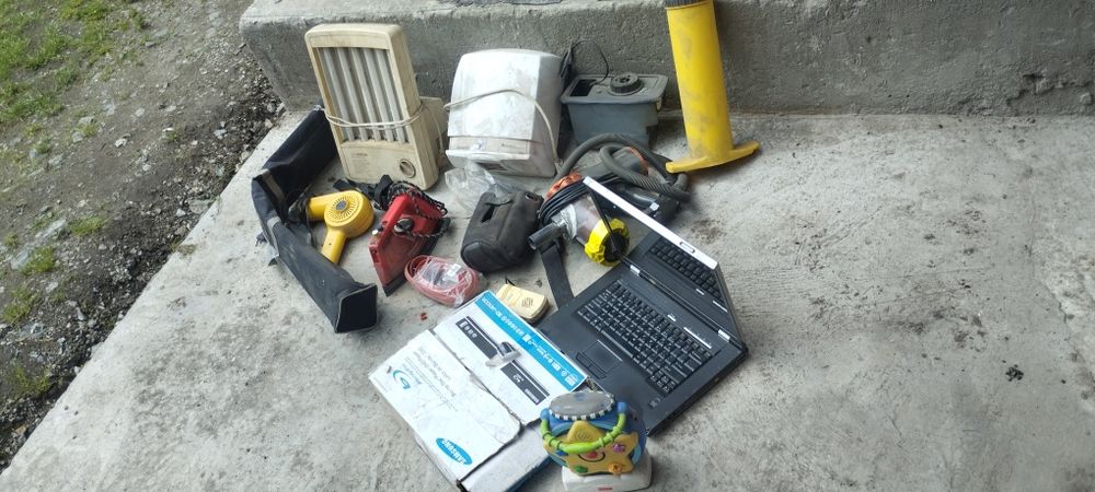 Laptop, DVD,pompka, zabawka...mix różności