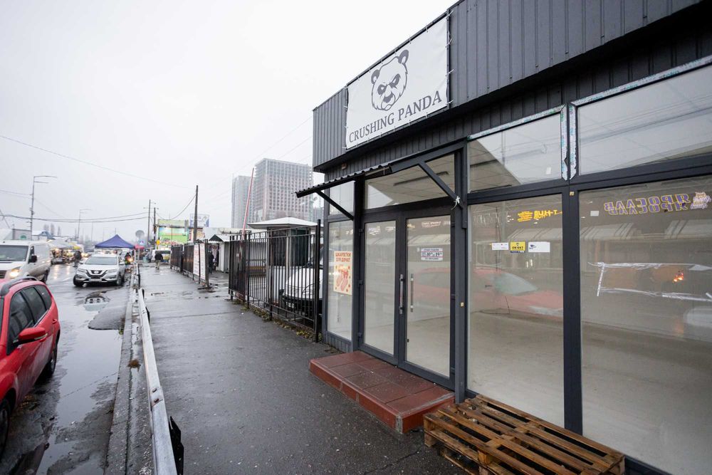 Фасадне приміщення МЕТРО ЛІСОВА. БАZАR. МАЯк