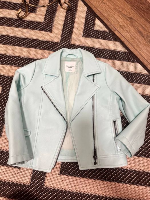 Продам гарненьку курточку для дівчинки!