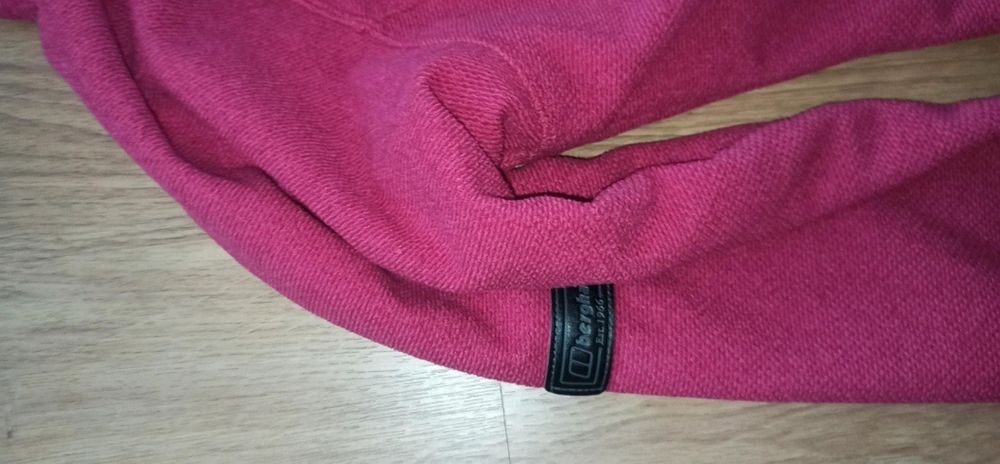 Bluza berghaus w pięknym malinowym kolorze termiczna rozmiar M