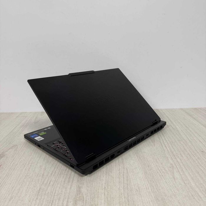 Lenovo Legion 5 15IRX10  2K OLED 165Hz i7-14700HX 16GB DDR5 SSD 1TB NVMe RTX 5070 8GB