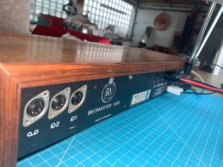 Rádio / amplificador Bang & Olufsen Beomaster 1000