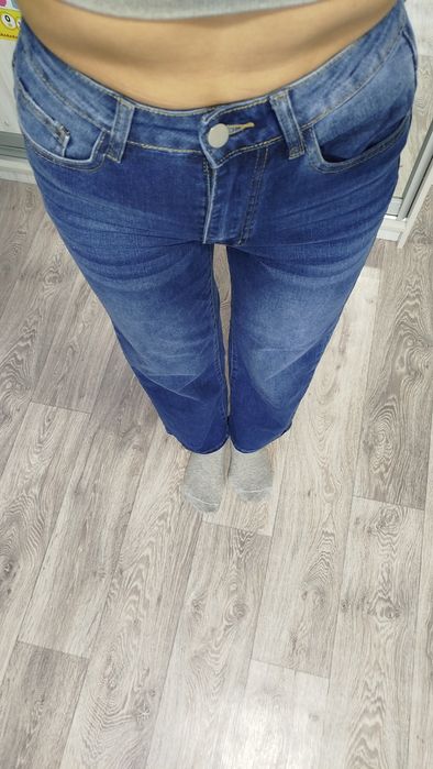 Джинси кльошні темно-сині НОВІ жіночі М