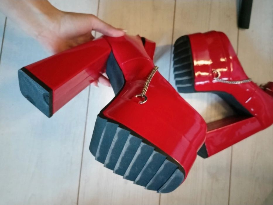 Buty na koturnie czerwone Lamoda rozmiar 38