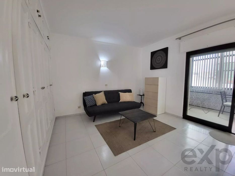 Excepcional T2  no último andar com um amplo terraço. Centro histórico