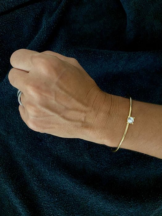 Pulseira Dourada com brilhante