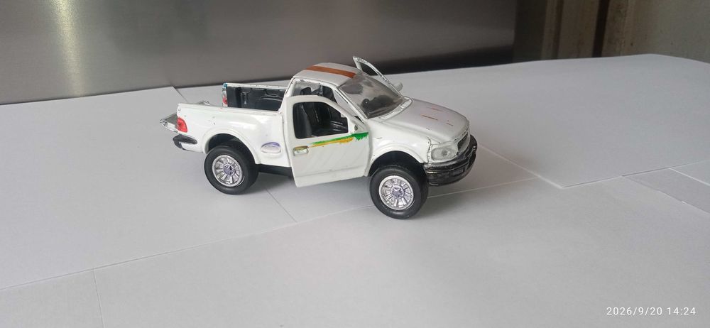 Модель машинки Ford пикап 90 х років