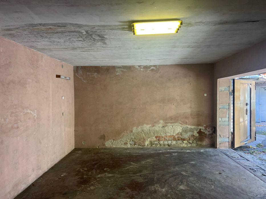 Окремий гараж на 2 авто