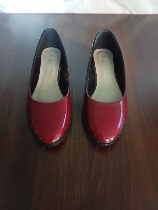 Продам   балеткі  .