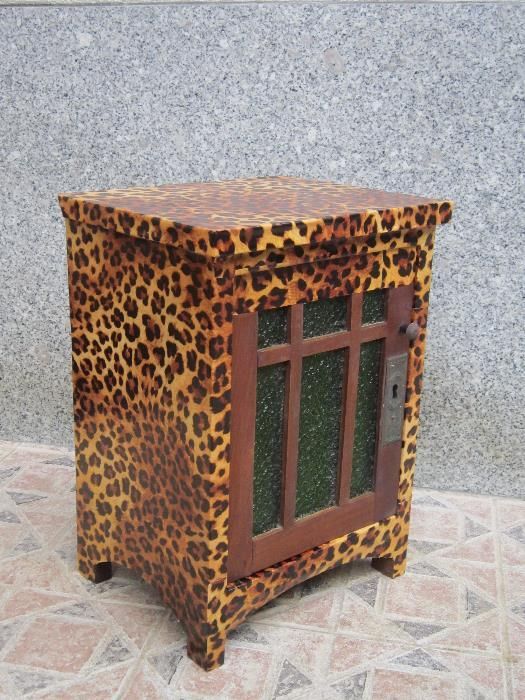 mesinha de cabeceira antiga mesa regador cobre