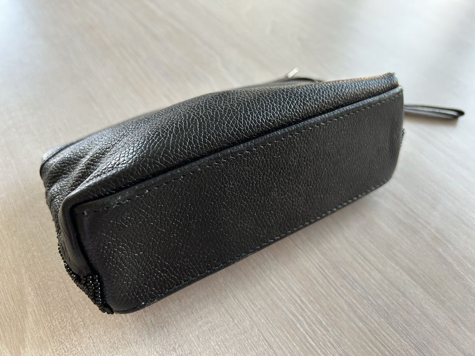 Продам шкіряну косметичку ручноі вишивки бісером