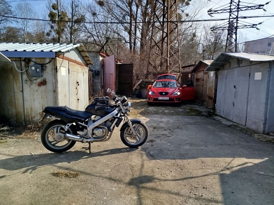 Продам мотоцикл Honda Bros 400