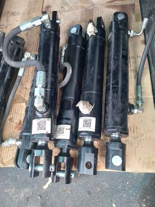 siłownik hydrauliczny dł. 43 cm, wysuw 20 cm