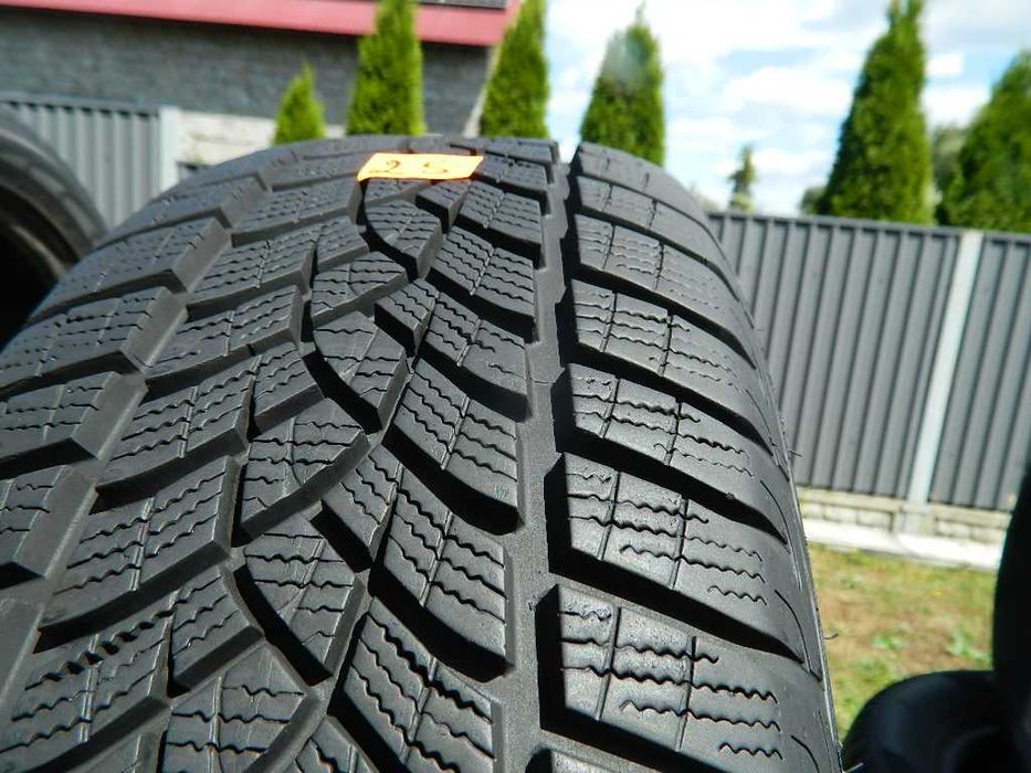 Шина колеса резина R16 215/60 Goodyear UltraGrip 4шт Зима