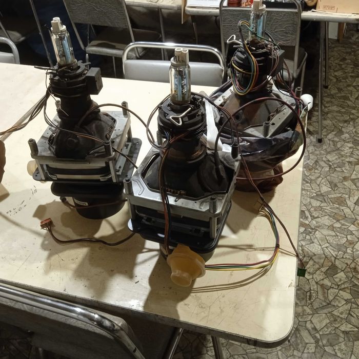 trzy lampy kineskopy do starego rzutnika kinowego lata 80