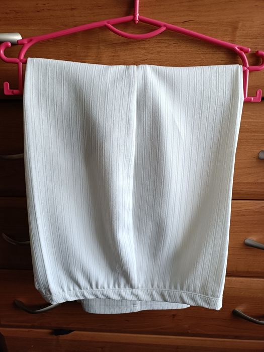 Spodnie damskie kolor kremowy rozmiar z metki 48.