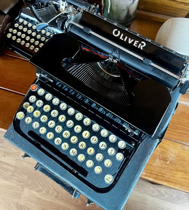 Antiga maquina de escrever Oliver