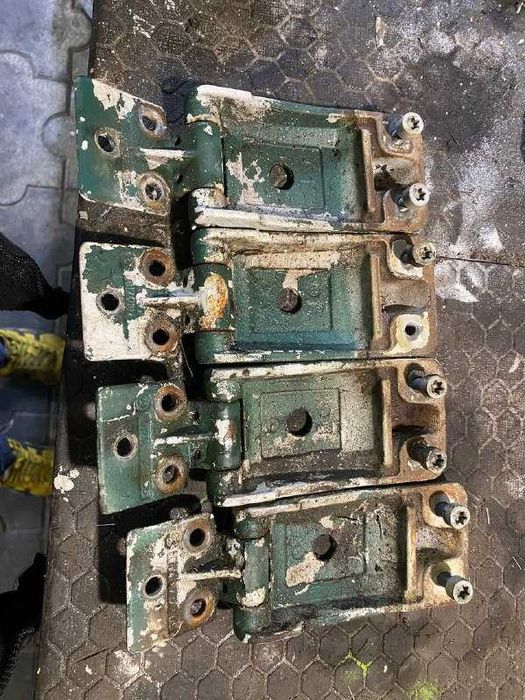 Петли задних дверей 180° Sprinter / LT35 — оригинал