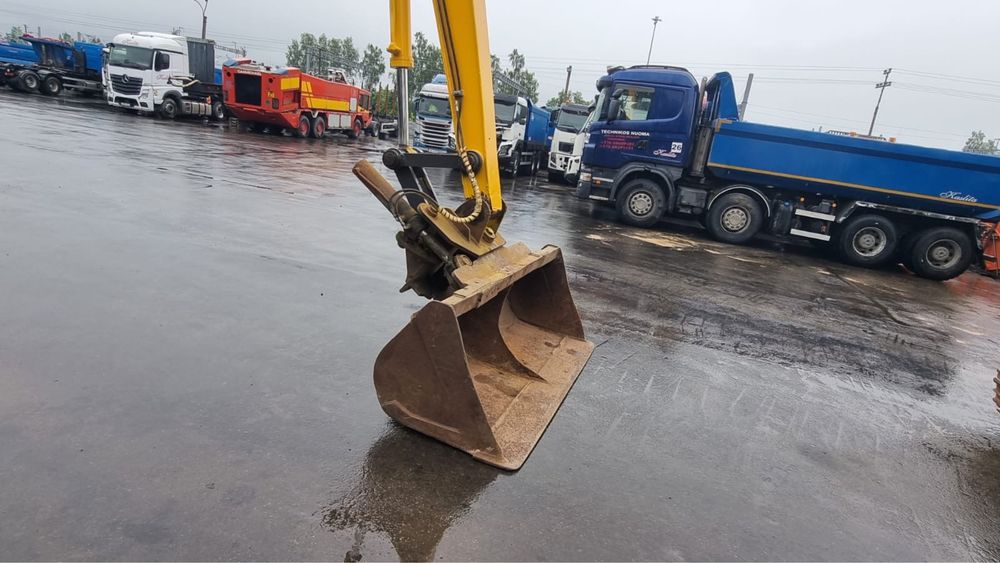 Длиннорукий экскаватор JCB 220 LR