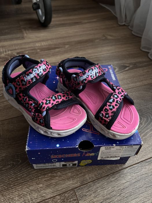 Босоножки босоніжки для дівчинки skechers леопардовий принт світяться