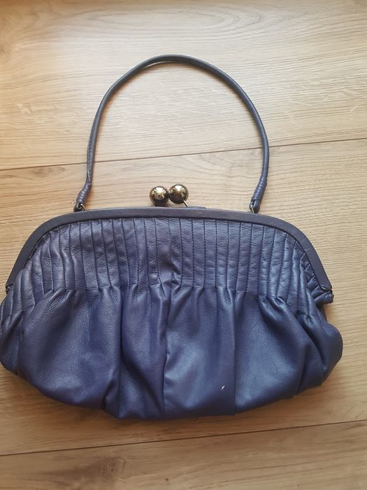 Granatowa torebka damska marki Rocha John Rocha.